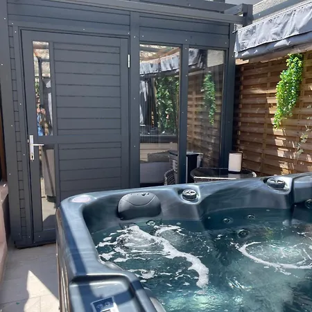 Kapslový hotel Insolite Avec Jacuzzi Menton