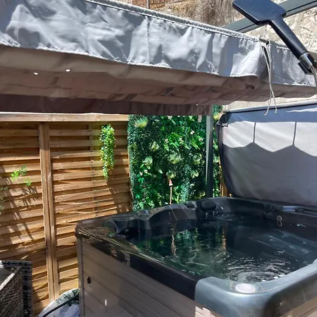 Kapslový hotel Insolite Avec Jacuzzi Menton